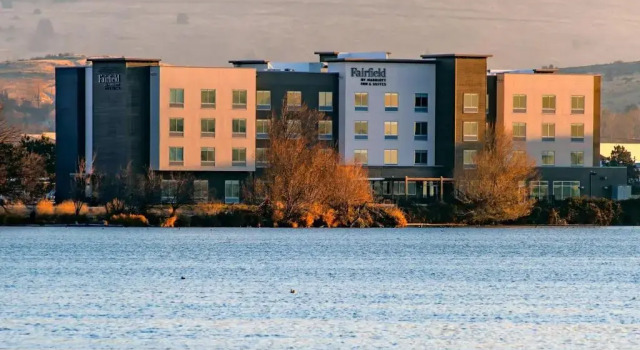 Четырёхместный номер Standard с видом на озеро Fairfield Inn & Suites by Marriott Klamath Falls