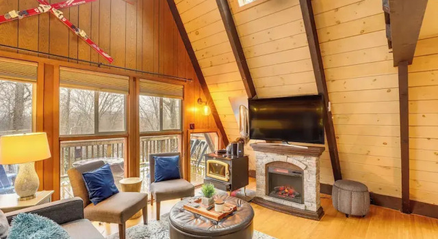 Private Hot Tub: Cabin 1 Mi to Beech Mountain!, Забронировать Дом для отпуска Коттеджи Бича Маунтин, Коттедж