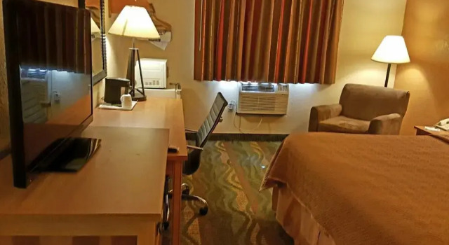Номер Standard Travelodge by Wyndham Muskegon