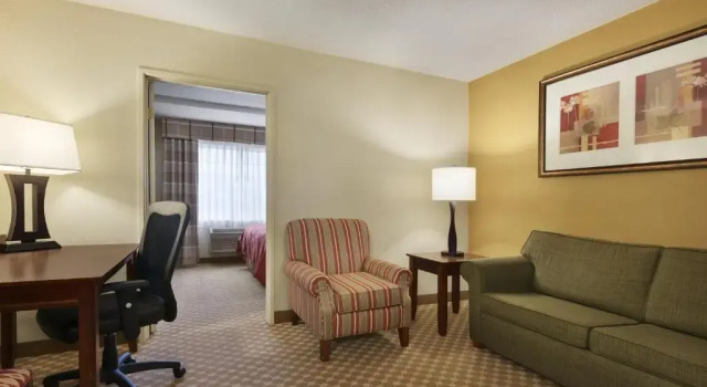Двухместный люкс c 1 комнатой Country Inn & Suites by Radisson, Kalamazoo, MI