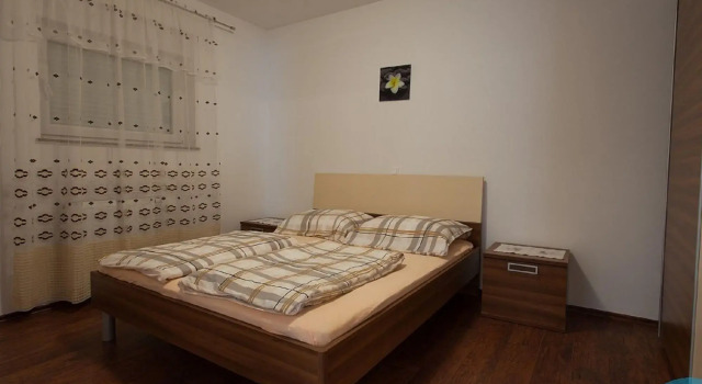 Modern Holiday Home in Kremenici With Terrace, Prenota Hotel Hotel a Isole Quarnerine con parcheggio, Parcheggio