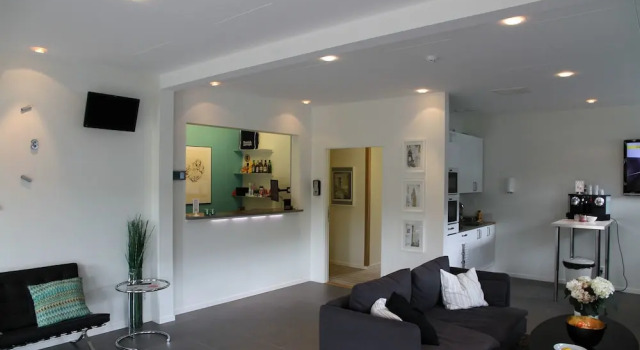 Flygplatshotellet, Book Hotel  