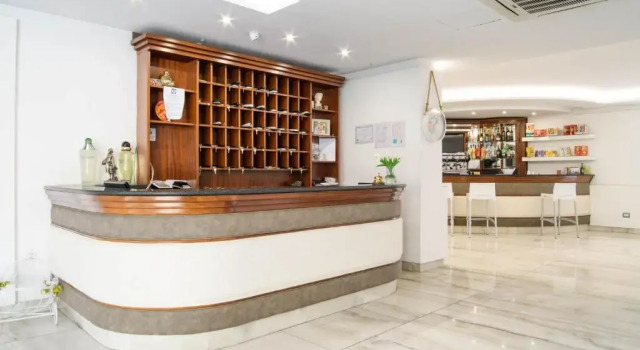 Hotel La Mela, Book Hotel Varcaturo Campania