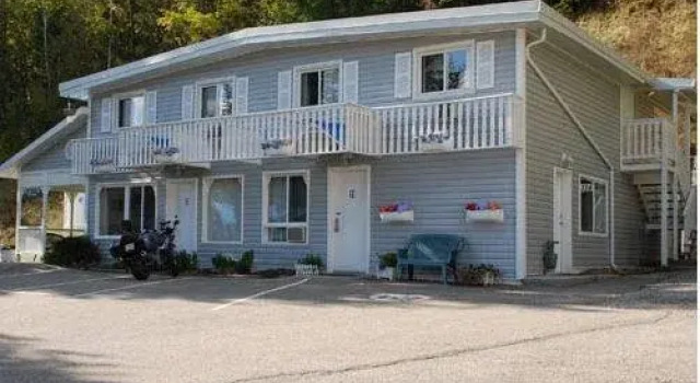 Cozy Pines Motel
