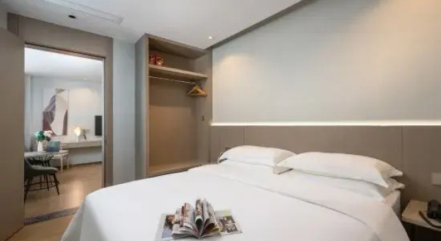 Люкс Luxury WOWQU Apartment Hotel (Shenzhen Luohu Port Hongling Subway Station Branch)