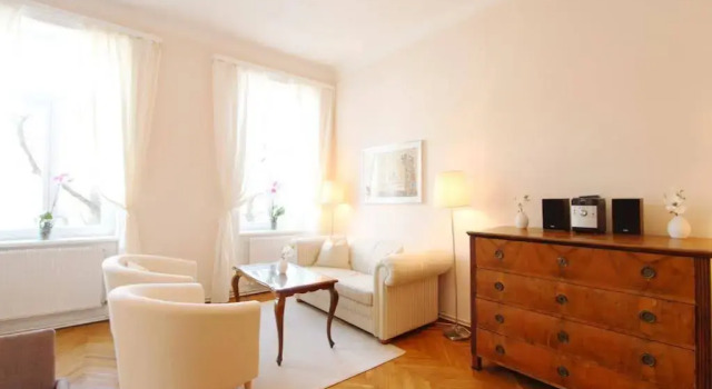 Apartment Traditional Living