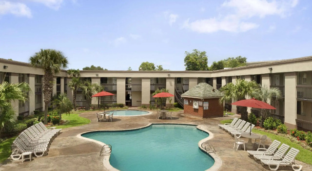 Travelodge by Wyndham New Orleans West Harvey Hotel