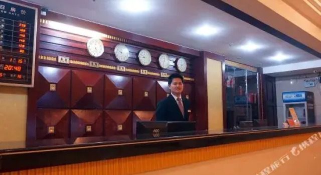 Pingding Hotel (Huazhou Pingding Branch), Boek Hotel Maoming Guangdong