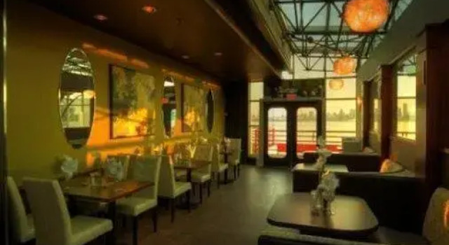 Номер Standard Coast Lonsdale Quay Hotel