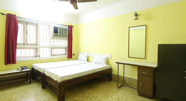 SPOT ON 44688 Hotel Moti Mahal, Book Hotel Hoteller i Deccan med parkering, Parkering