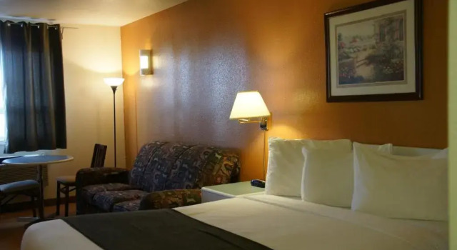 Номер Standard R&R Inn & Suites