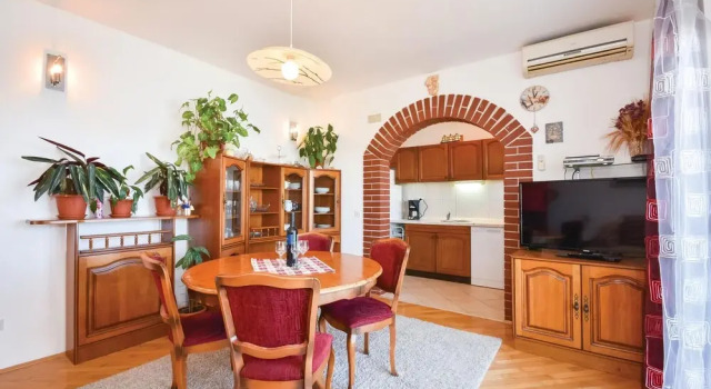 Amazing Home in Okrug Gornji With Wifi and 2 Bedrooms