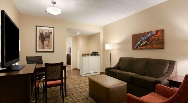 Люкс c 1 комнатой Embassy Suites by Hilton Cleveland Beachwood