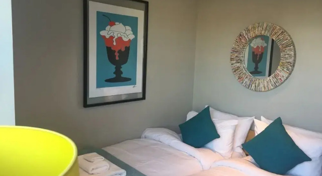Stylish and Chic Regents Park Two bed