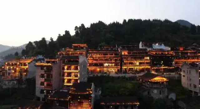 Furong Town Xiangqing Xiangyu Inn, Забронировать Отель Сянси Хунань