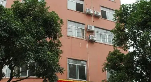 Hechi Chengdong Business Hotel, Забронировать Отель Отели Гуанси-Чжуанский автономного района с парковкой, Парковка