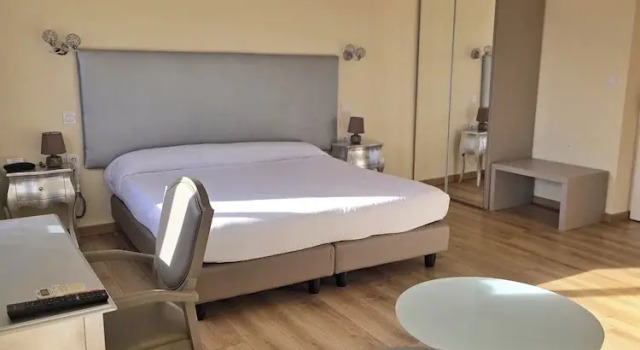 Трёхместный номер Standard с балконом Hôtel "Castellu"
