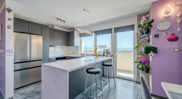Апартаменты SUMMER ORCHID - Spacious Duplex By The Beach & PS5