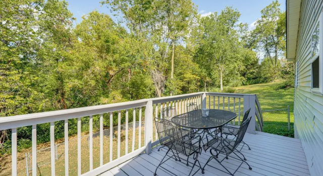 Коттедж Walk to Main Street! Family Home in Williamstown