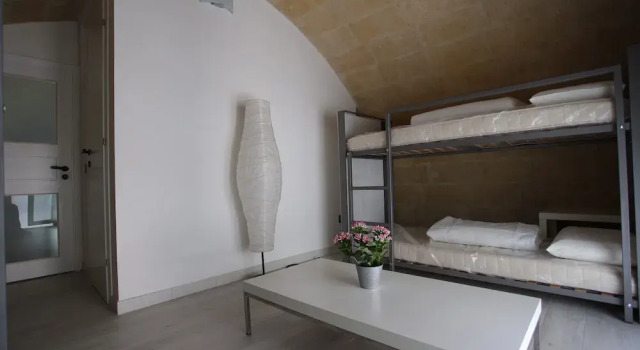 Cama en dormitorio compartido familiar Ostello dei Sassi - Matera Hostels