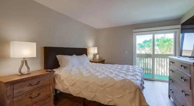 Luxury Ocean View Condo features Direct Access to Beach SBTC331 by RedAwning, Book Lejlighed Solana Beach Californien