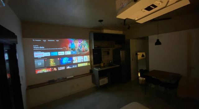 58 New studio w/ balcony, fast wifi and movie screen!