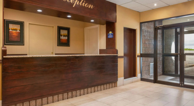 Days Inn & Conference Centre by Wyndham Renfrew, Rezervovat Hotel Renfrew Ottawa Valley