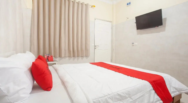 RedDoorz Syariah At Sedati, Book Hotel Hotels in Sedati with Parking, Parking