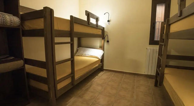 Abadia De Montenartro Hostel, Rezervați Hostel Llavorsí 