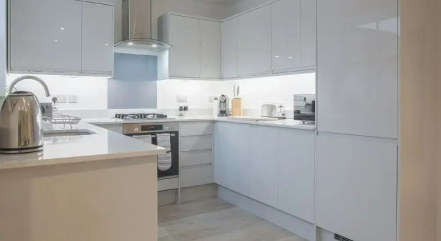 Коттедж с видом на город Stunning 2 BD with Patio & Free Parking