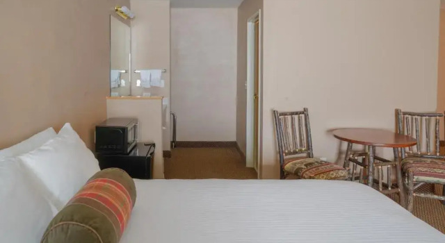 Четырёхместный номер Standard Whitewater Inn