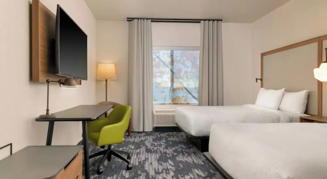 Четырёхместный номер Standard Fairfield by Marriott Inn & Suites Kansas City at The Legends