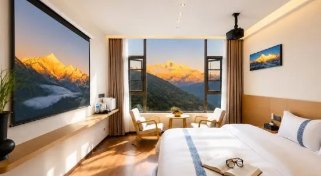 Snowland Suiyuan · Snowland View Hotel (Meili Snow Mountain Feilaisi Scenic Area Branch), Book Hotel Deqin 