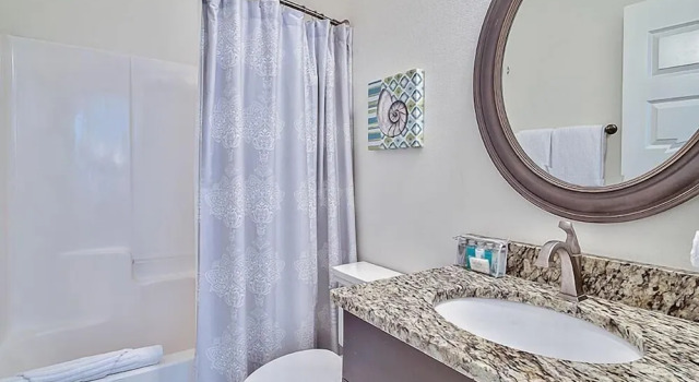 Коттедж с 4 комнатами с видом на море Beach Nest 4 Bedroom Holiday Home by Five Star Properties