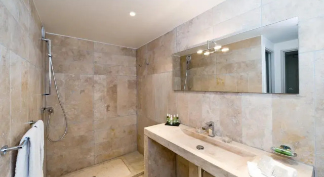 Трёхместный номер Classic Moulin de Vernègues Hôtel & Spa