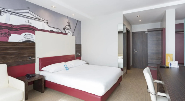 Трёхместный номер Standard B&B Hotel Trento