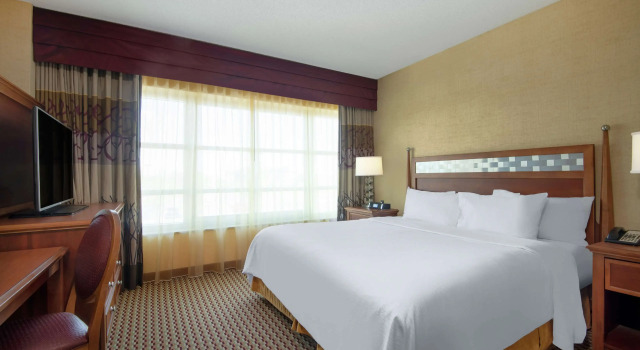 Embassy Suites Northwest Arkansas - Hotel, Spa & Convention, Забронировать Курортный отель Отели Роджерс с парковкой, Парковка