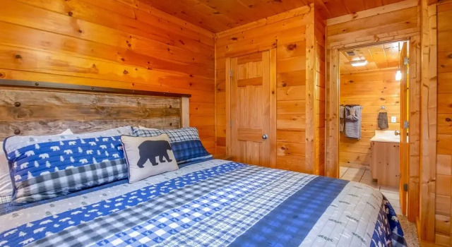 Heavenly Escape Crossing Resort Cabin w Hot Tub Arcade Games and More