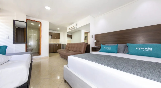 Четырёхместный номер Superior Hotel Laureles Palo Alto