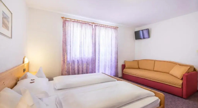 Четырёхместный номер Standard с балконом Berghotel Schlemmer Dolomites