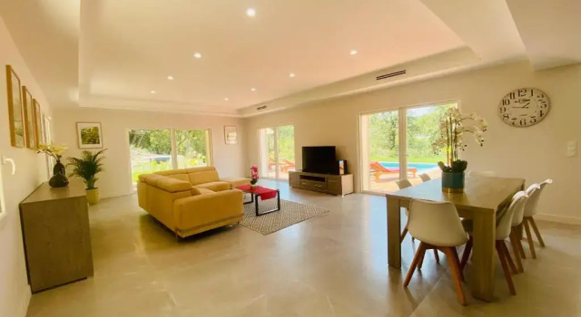 Вилла Charmante villa avec piscine au calme, 6 personnes