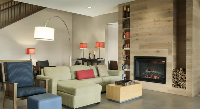 Country Inn & Suites by Radisson, Kansas City at Village West, KS