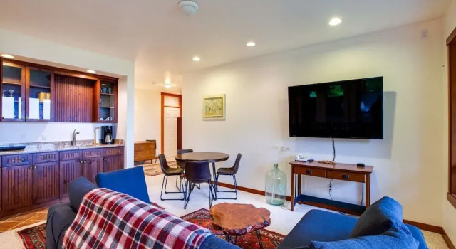 Mt. Baker Lodging Ensuite 15 (Sleeps 6)