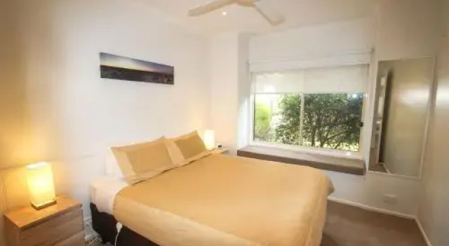 Silver Birches Holiday Village - Unit 9, Book Apartment Bright 