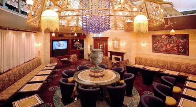 Hananose, Book Hotel  