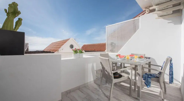 Tidy Apartment, Small Terrace and Air Conditioning, Забронировать Апартаменты/квартира Апартаменты Адехе, Апартаменты/квартира