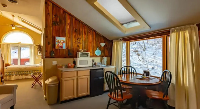 Семейный люкс Shaker Mill Inn