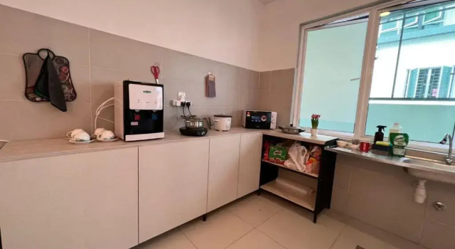 Коттедж STAY N REST 5 Room homestay HIJAYU SRI SENDAYAN