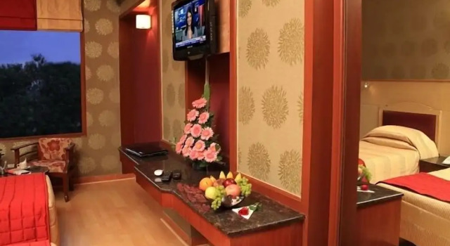 Люкс с балконом FabHotel Royale Basant Residency - Gandhinagar