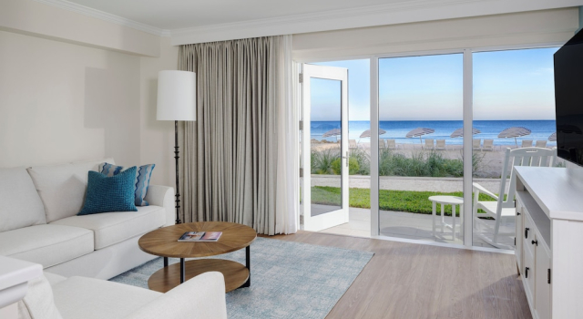 Люкс c 1 комнатой рядом с пляжем Edgewater Beach Hotel